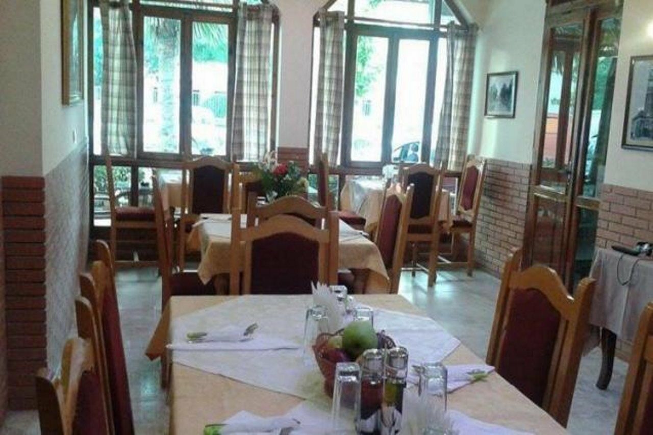 Hotel 4 Stinet Vlorë Eksteriør bilde